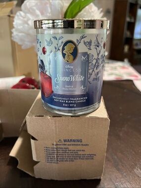 New Bath & Body Works Snow White Scented Candle - Blue, Red, Gold